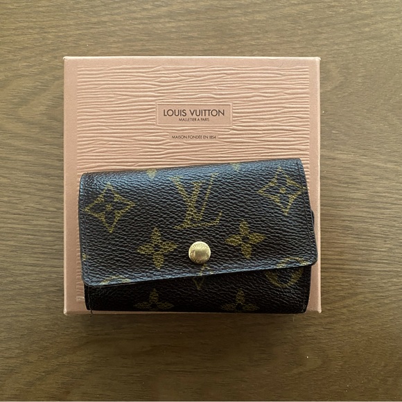 Louis Vuitton 6 Key Holder - Preloved & authentic - Picture 1 of 9